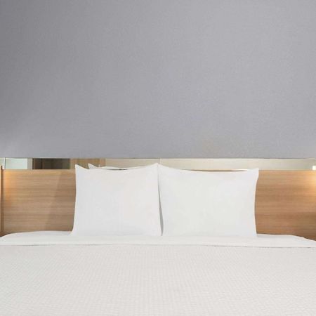 Microtel Inn & Suites By Wyndham Панама Сити Екстериор снимка