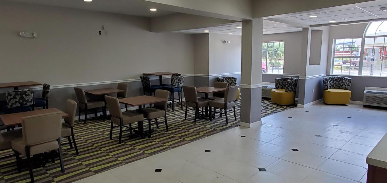 Microtel Inn & Suites By Wyndham Панама Сити Екстериор снимка