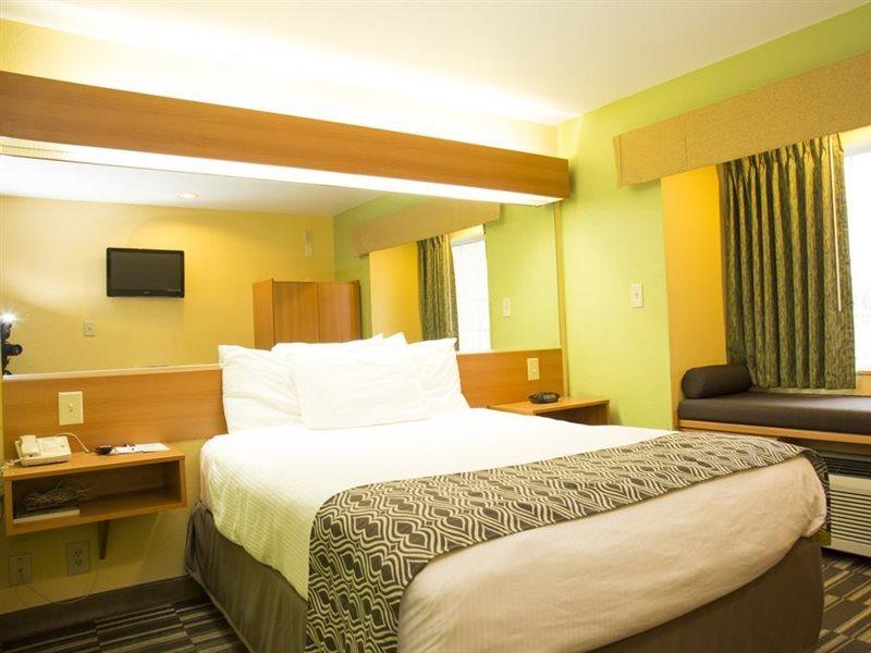 Microtel Inn & Suites By Wyndham Панама Сити Екстериор снимка