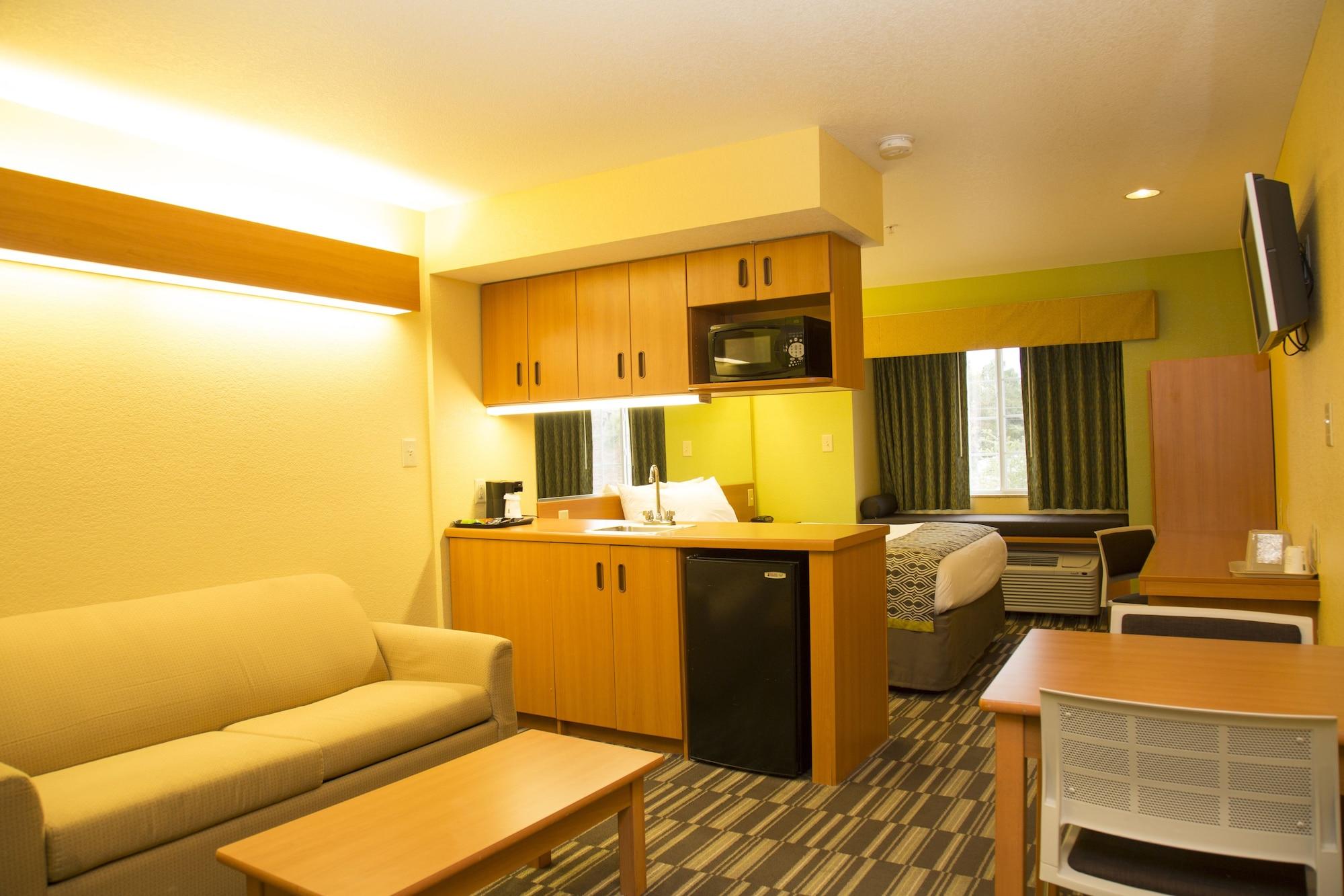 Microtel Inn & Suites By Wyndham Панама Сити Екстериор снимка