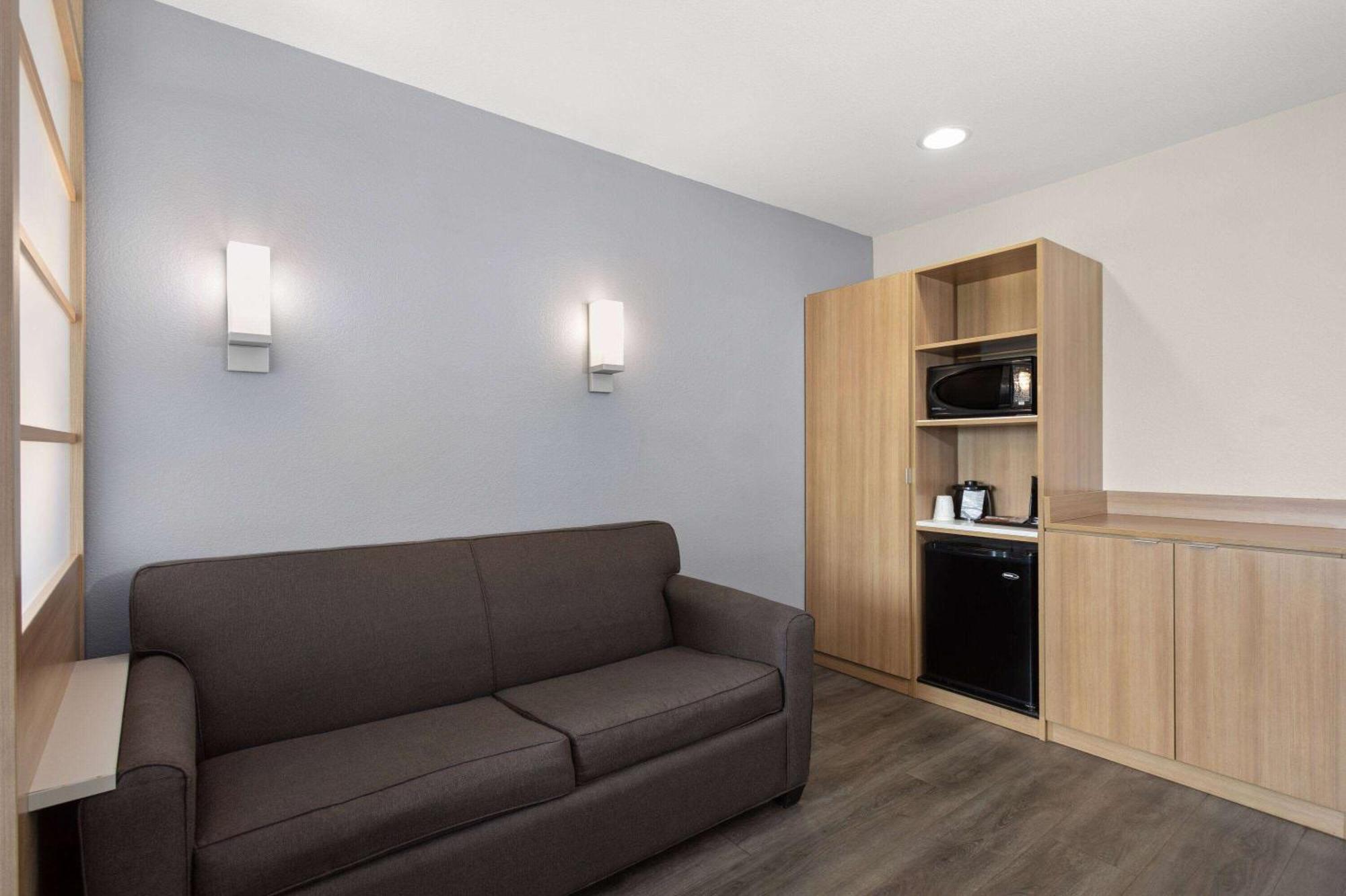 Microtel Inn & Suites By Wyndham Панама Сити Екстериор снимка