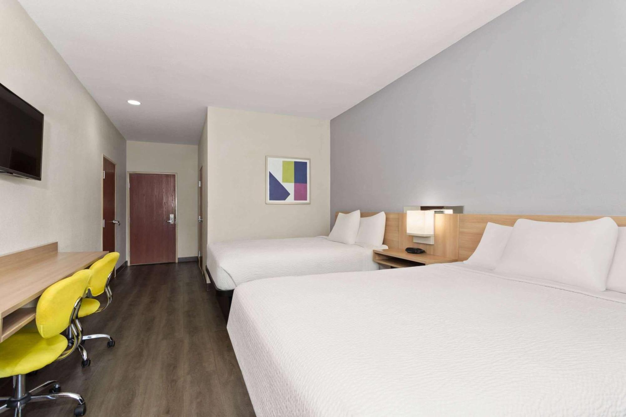 Microtel Inn & Suites By Wyndham Панама Сити Екстериор снимка
