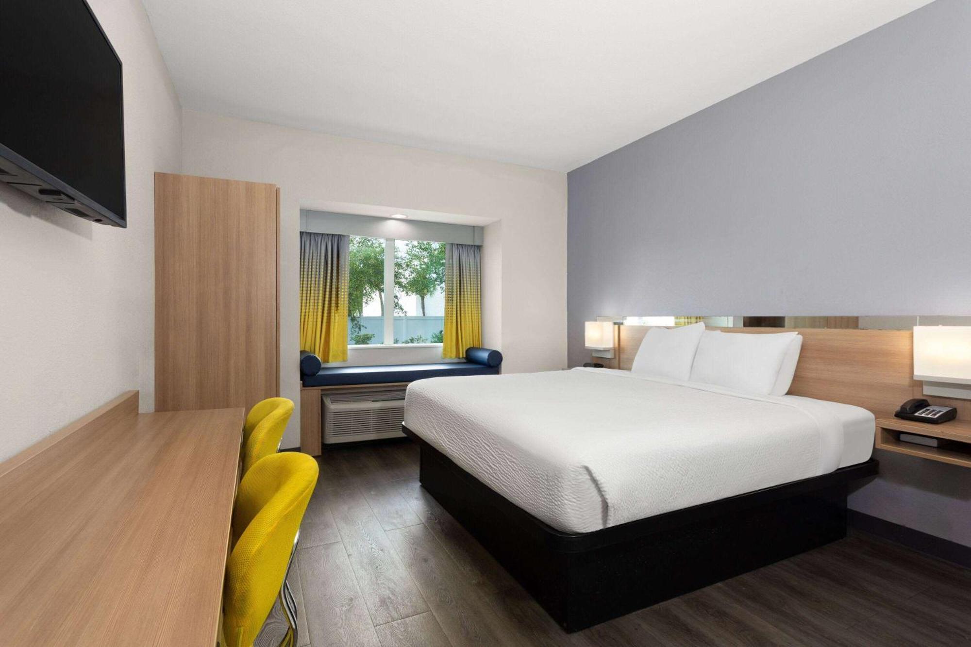 Microtel Inn & Suites By Wyndham Панама Сити Екстериор снимка