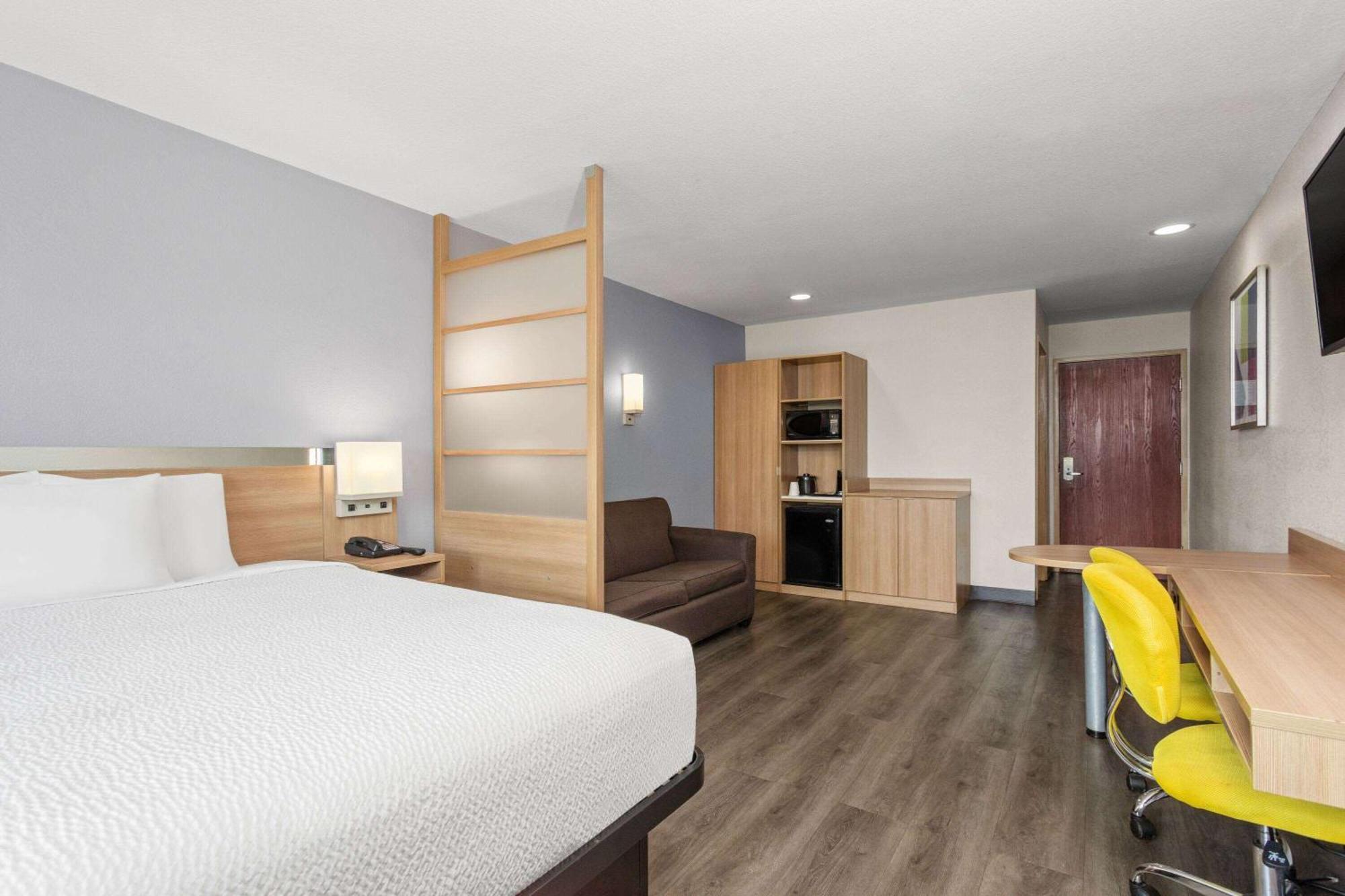 Microtel Inn & Suites By Wyndham Панама Сити Екстериор снимка