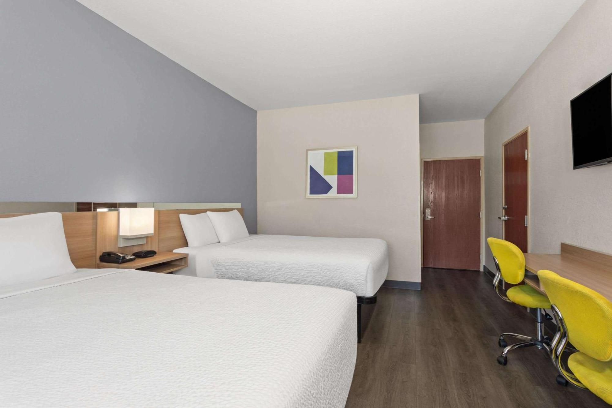 Microtel Inn & Suites By Wyndham Панама Сити Екстериор снимка