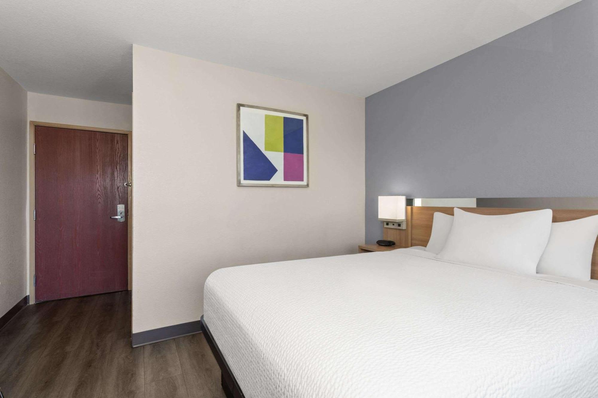 Microtel Inn & Suites By Wyndham Панама Сити Екстериор снимка