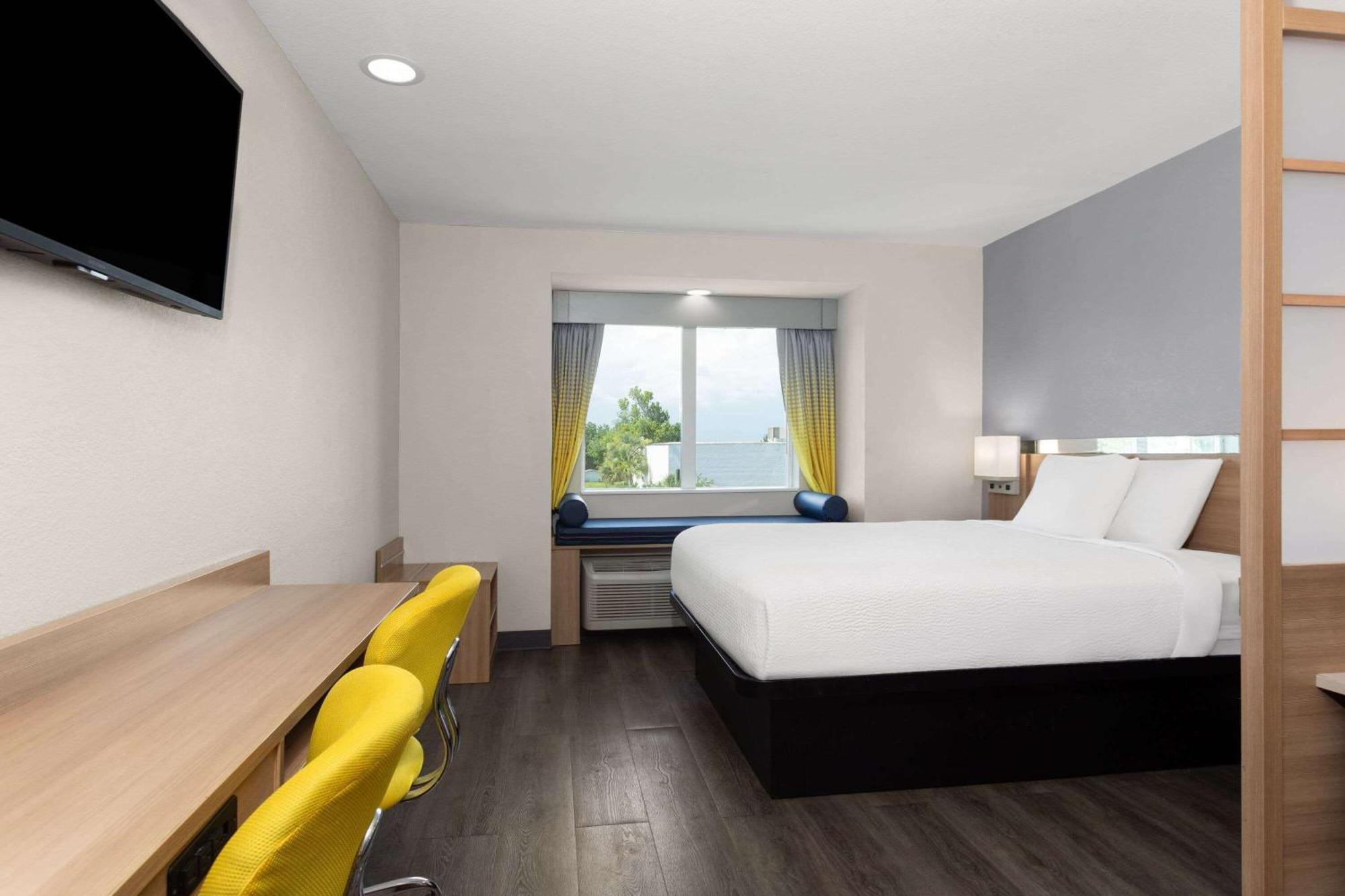 Microtel Inn & Suites By Wyndham Панама Сити Екстериор снимка