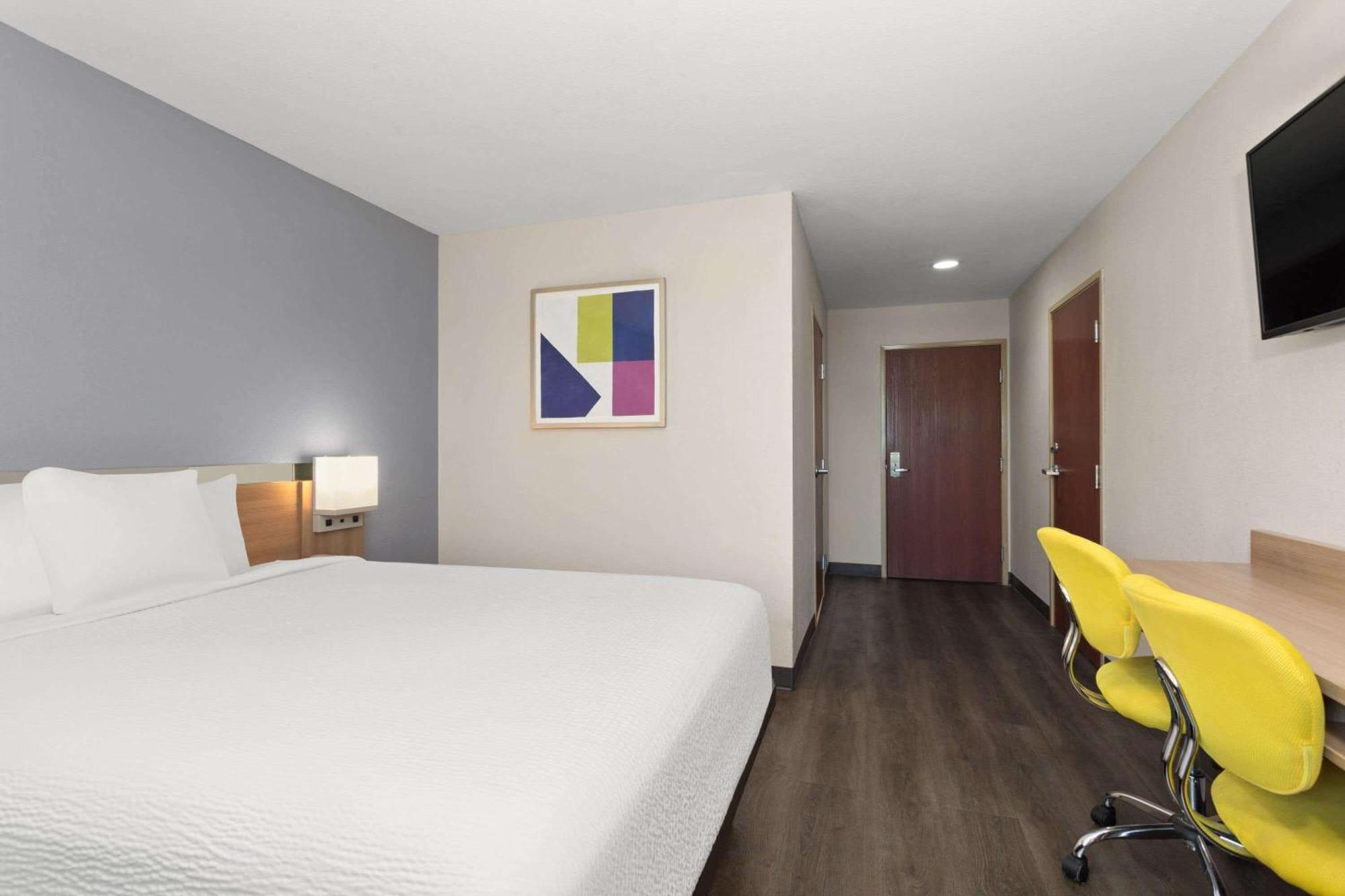 Microtel Inn & Suites By Wyndham Панама Сити Екстериор снимка