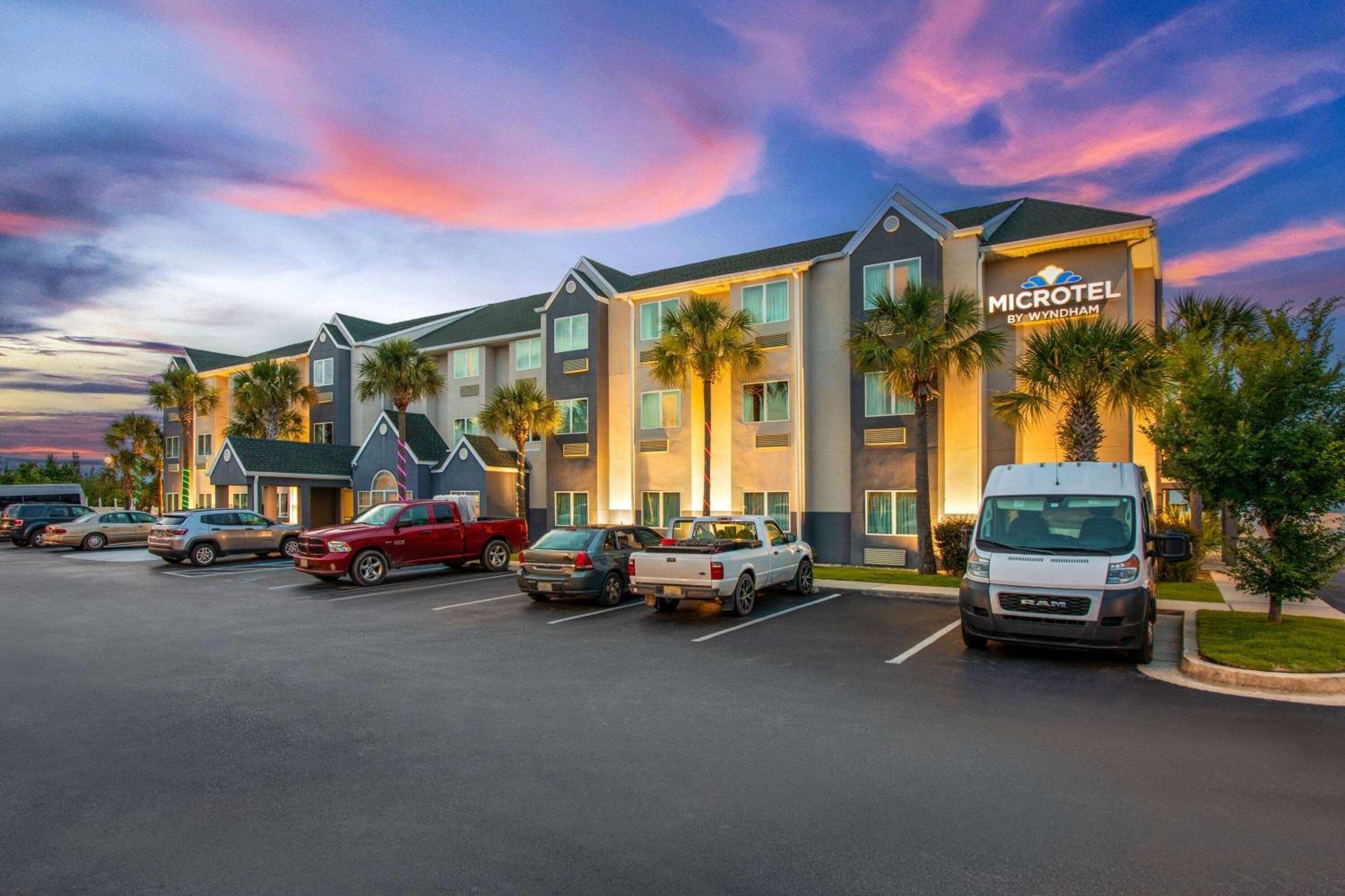 Microtel Inn & Suites By Wyndham Панама Сити Екстериор снимка