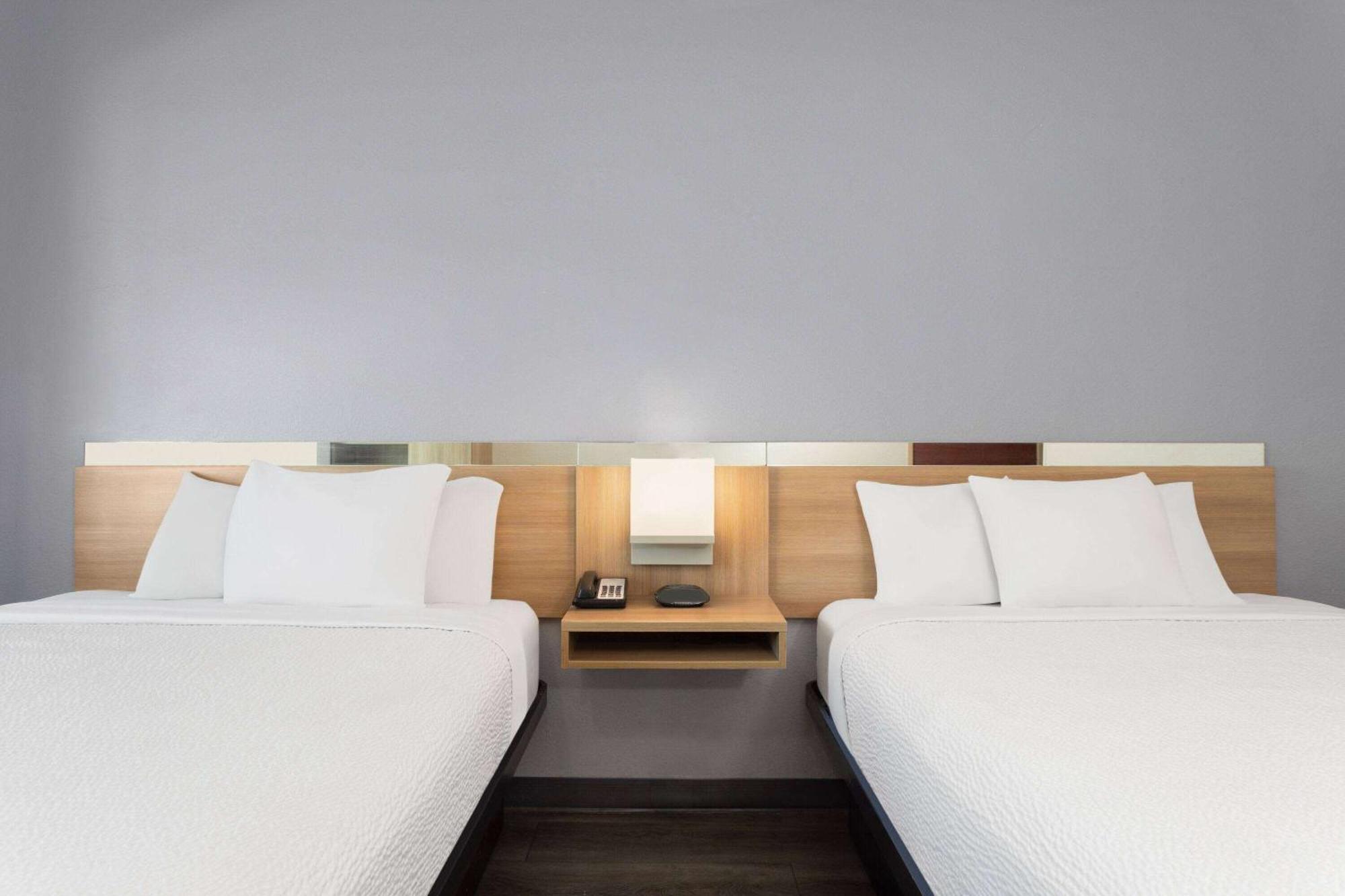 Microtel Inn & Suites By Wyndham Панама Сити Екстериор снимка