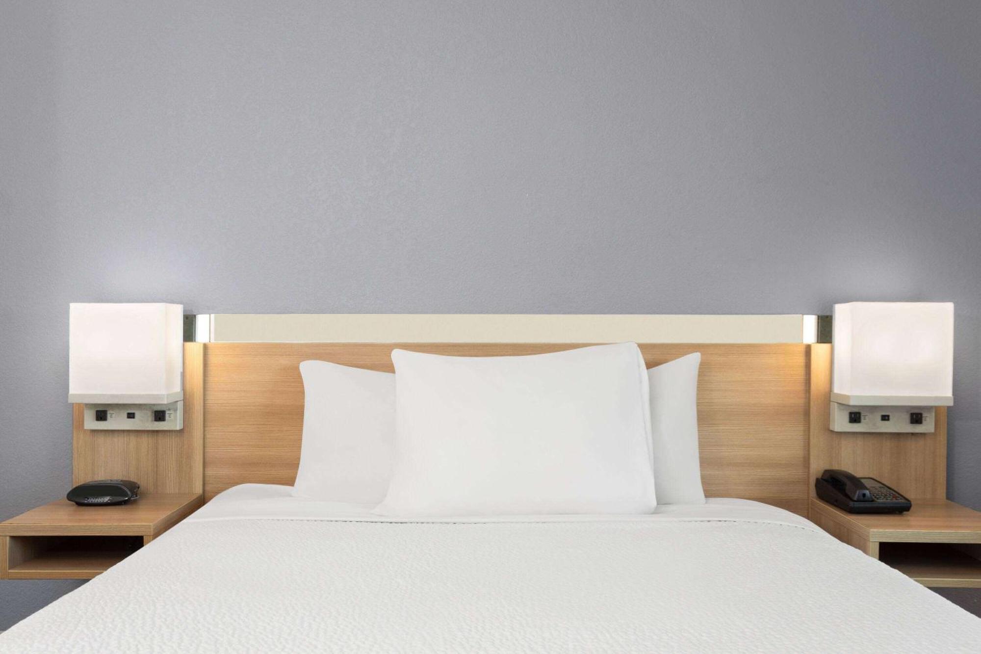 Microtel Inn & Suites By Wyndham Панама Сити Екстериор снимка